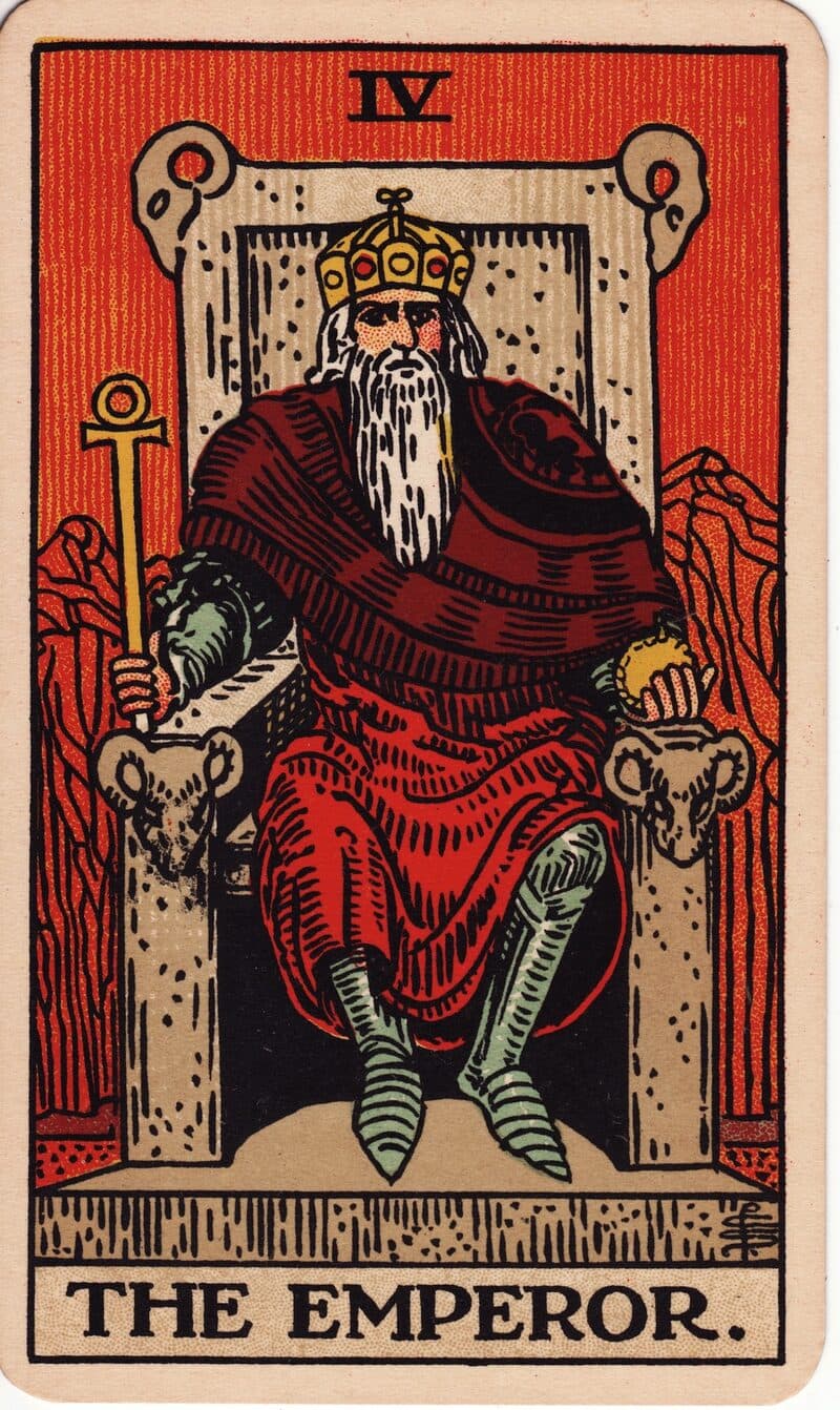 Carta de El Emperador — gobernante en trono de piedra con cabezas de carnero y cetro en forma de anj, baraja Rider-Waite-Smith
